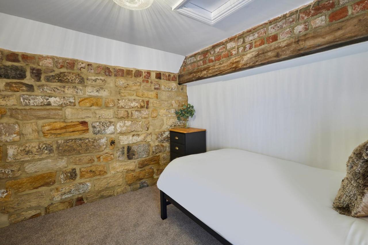 Host & Stay - Cragg Cottage Уитби Екстериор снимка